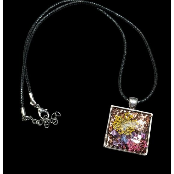 Handmade Pressed Flower And Glitter Under Resin Pendant Necklace - Picture 1 of 5